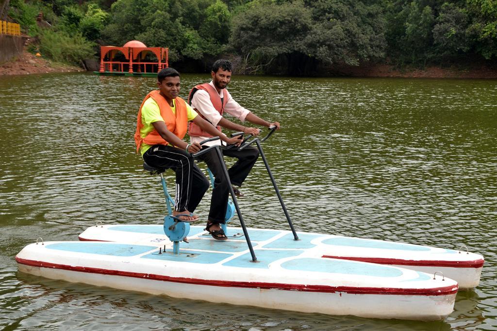 Mayem Lakeview Otel Goa Dış mekan fotoğraf