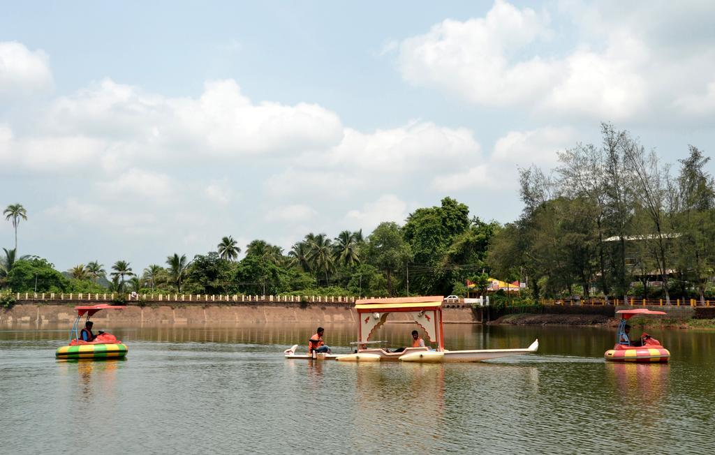 Mayem Lakeview Otel Goa Dış mekan fotoğraf