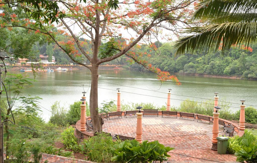Mayem Lakeview Otel Goa Dış mekan fotoğraf