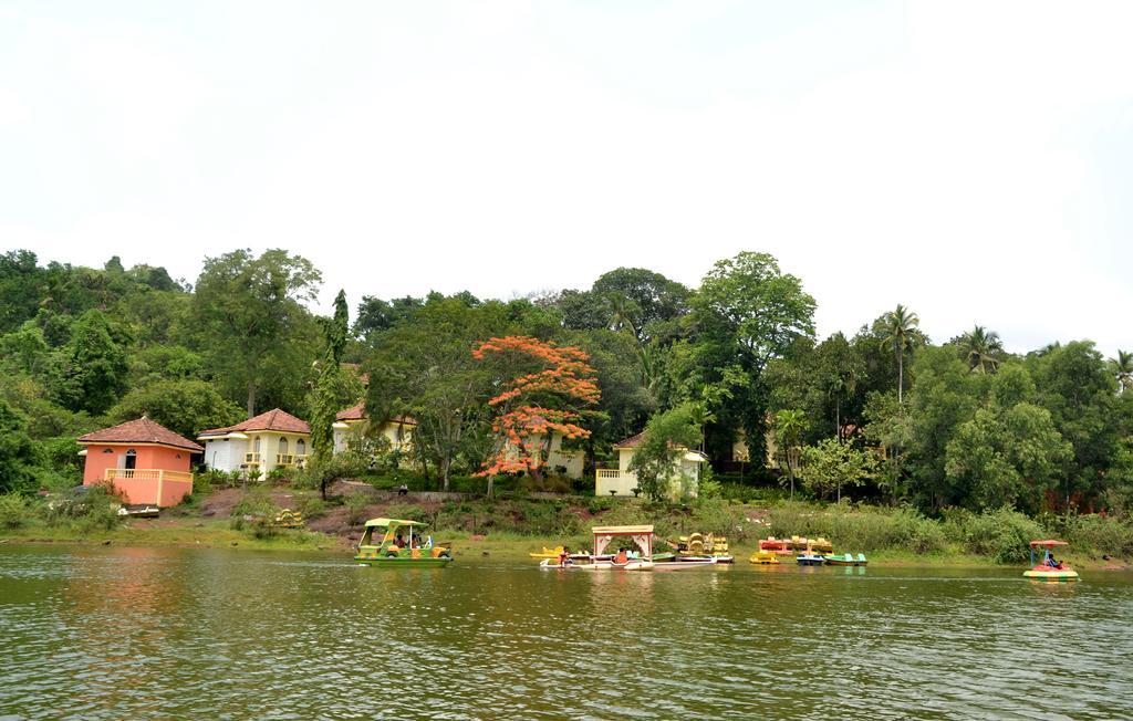 Mayem Lakeview Otel Goa Dış mekan fotoğraf