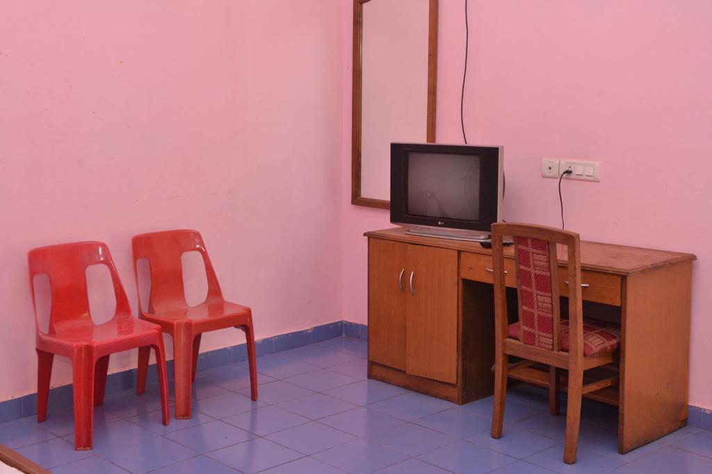 Mayem Lakeview Otel Goa Oda fotoğraf